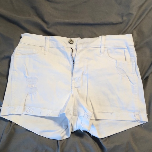 White denim shorts - Picture 1 of 3